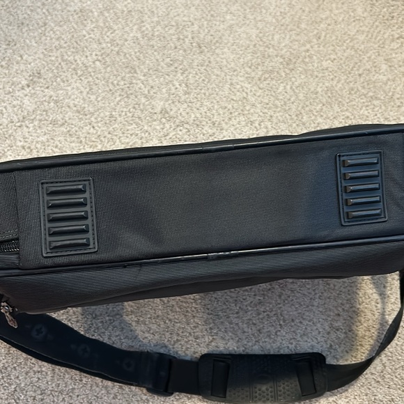 Swiss Gear Laptop Bag, Black - Picture 7 of 11